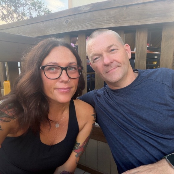 Hi and welcome to my closet😊 - Picture 2 of 7